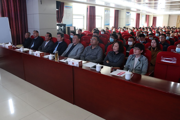 恒源熱力集團(tuán)舉辦“普法宣傳進(jìn)企業(yè)，護(hù)航助力促發(fā)展”普法宣傳教育講座